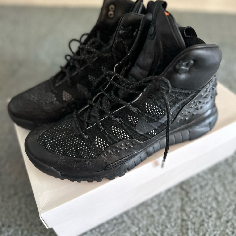 Men’s Nike Lupinek size 9 men’s. Excellent condition